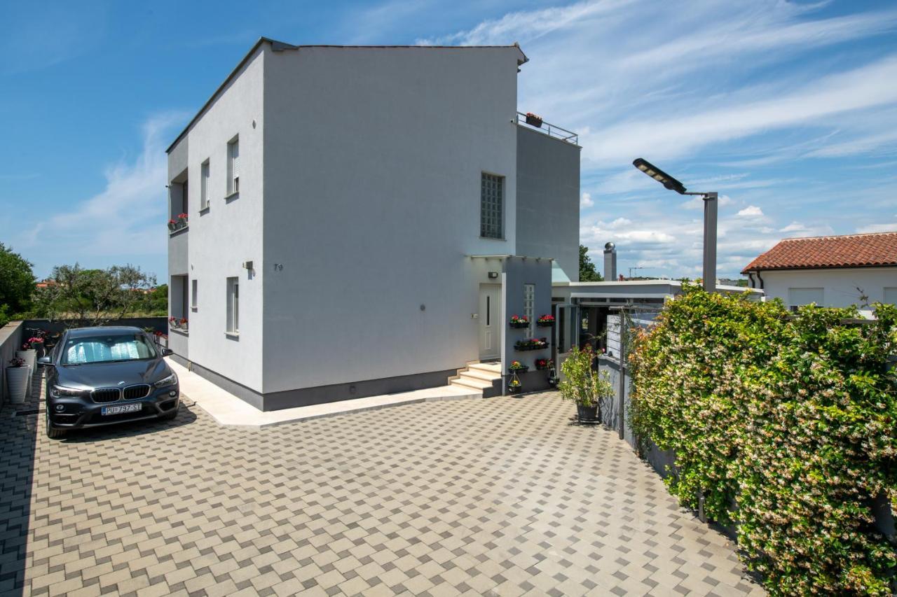 Apartments Greta & Ivona Pula Exterior foto